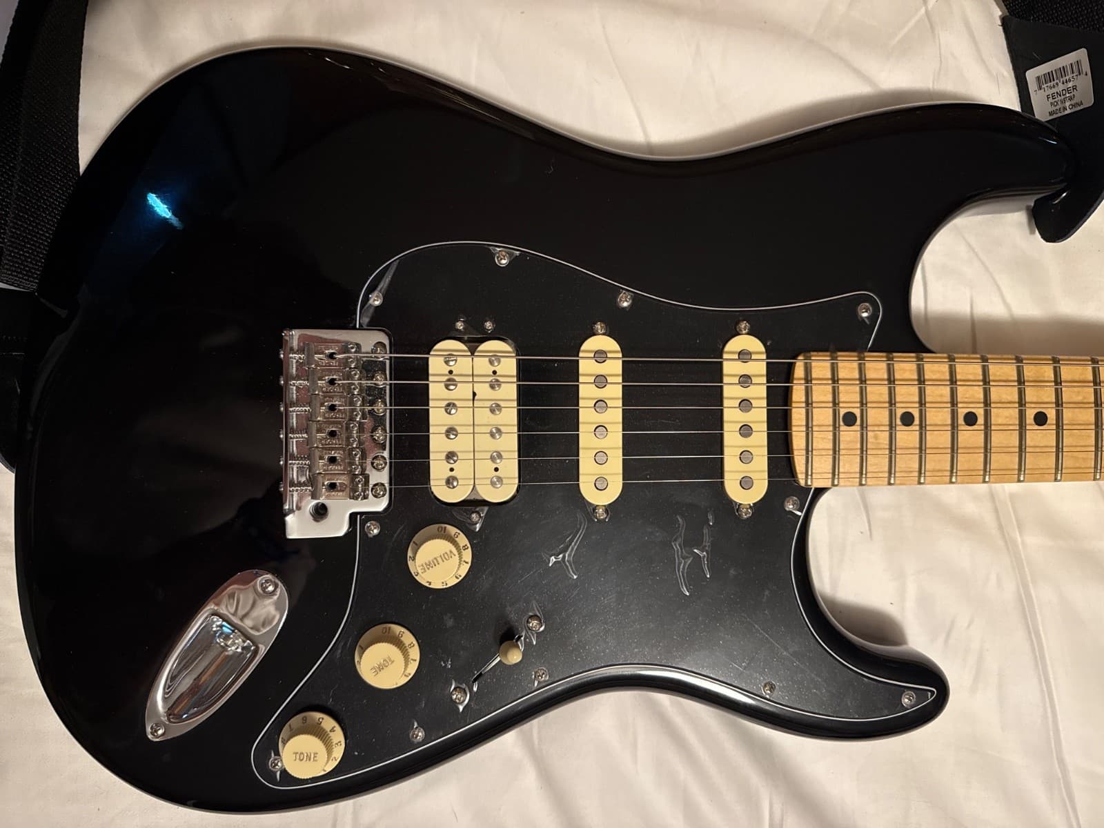 Fender American Performer Stratocaster HSS 6 String Maple Fingerboard...