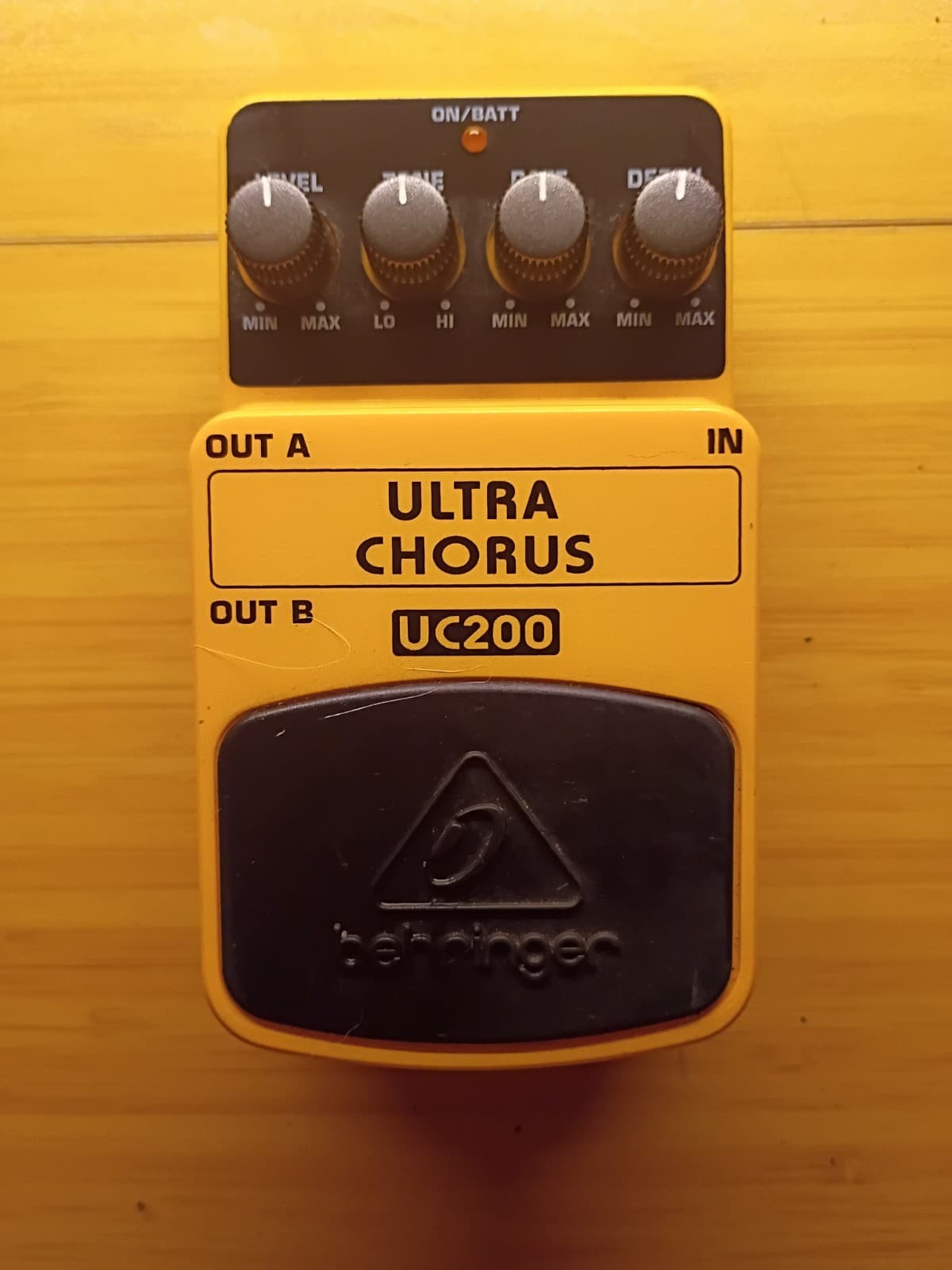 Behringer UC200 Analog Chorus Guitar Effects Pedal for Electric Guitar