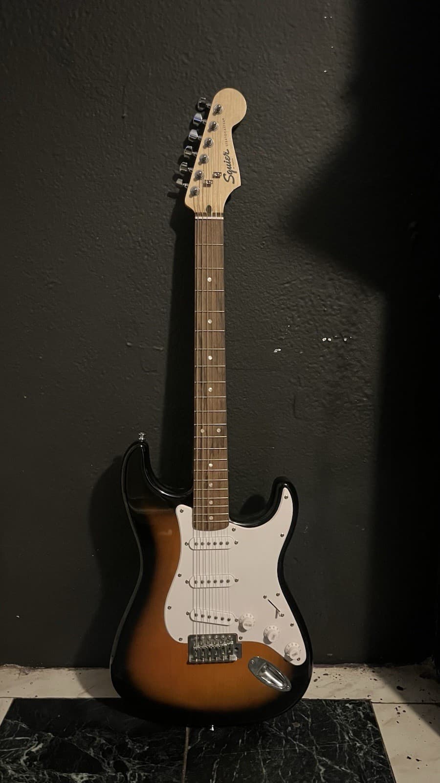 Squier Electric Guitar Sunburst 6-String w/ Cable & Amplifier