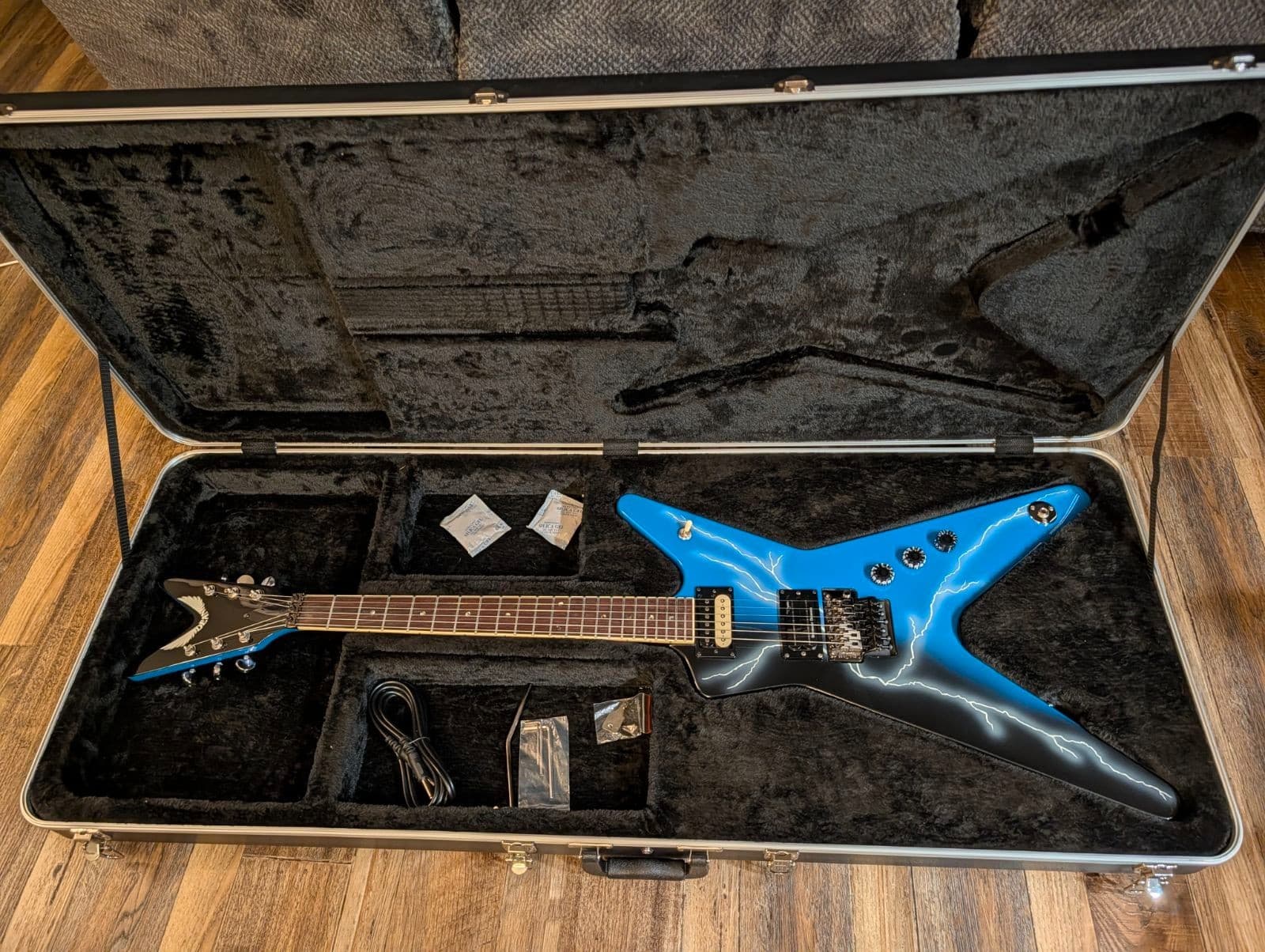 Dean ML Dime Dean From Hell LIghtning Bolt Dimebag Darrell cfh ML guitar PANTERA