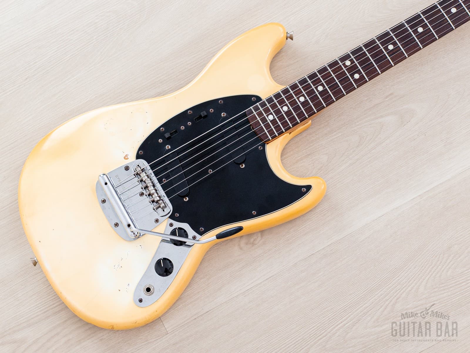 1981 Fender Mustang Vintage Offset Guitar Olympic White w/ Case