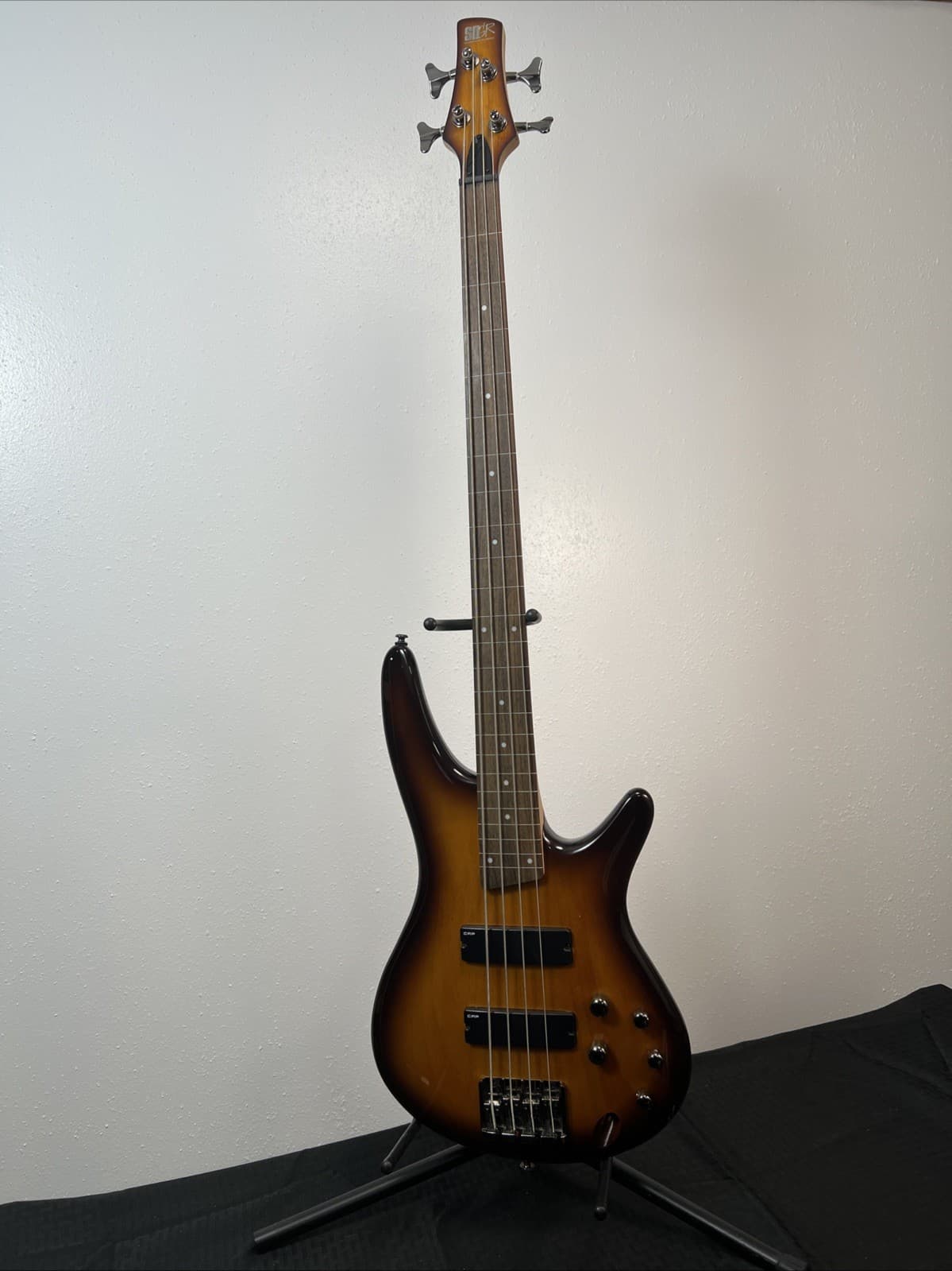 SDGR - SOUNDGEAR BY IBANEZ SDGR 250 - FRETLESS BASS GUITAR SUNBURST