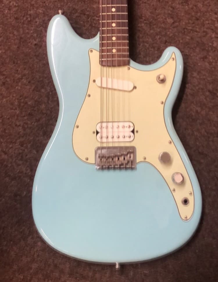 Fender DUO SONIC MIM ELECTRIC GUITAR - USED and GREAT