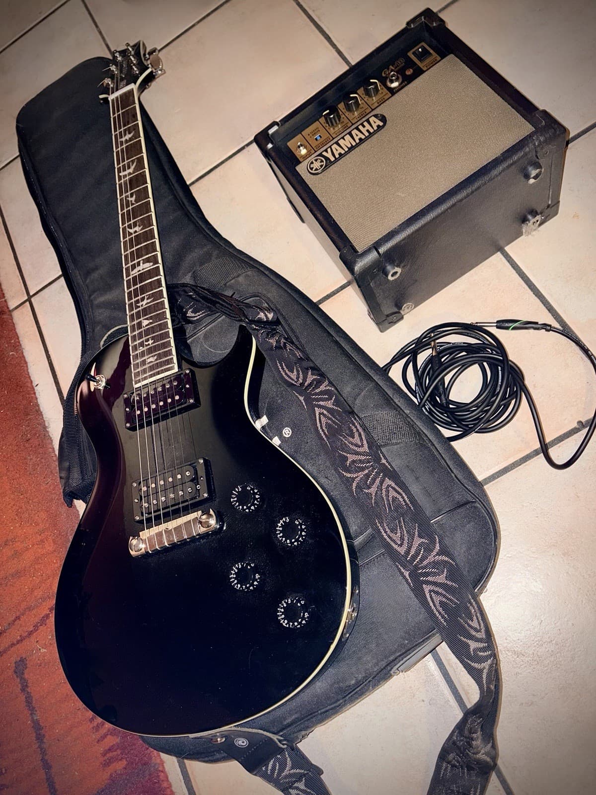 PRS SE Electric Guitar Black Bird inlay w/ Yamaha Amplifier, case, Strap, Cable