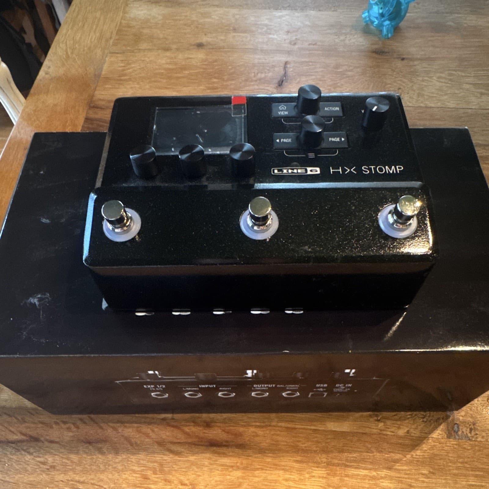 Line 6 HX Stomp Digital Multi-Effects Processor Pedal for Guitar & Bass