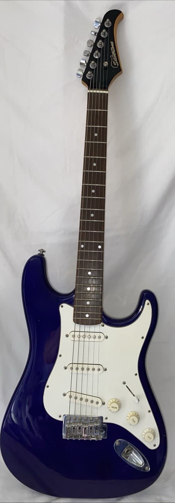 Silvertone SS11 blue electric guitar Stratocaster-style guitar lightweight