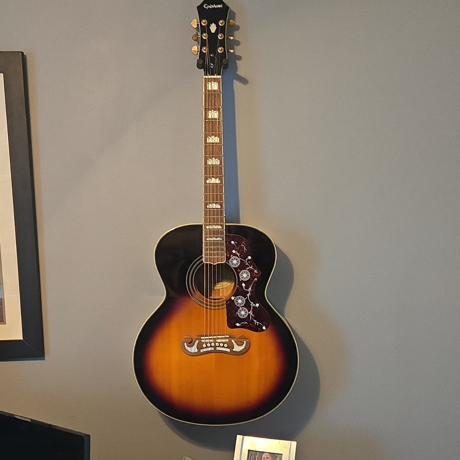 Epiphone EJ-200/VS Jumbo 6-String Acoustic Guitar Sunburst Right-Handed