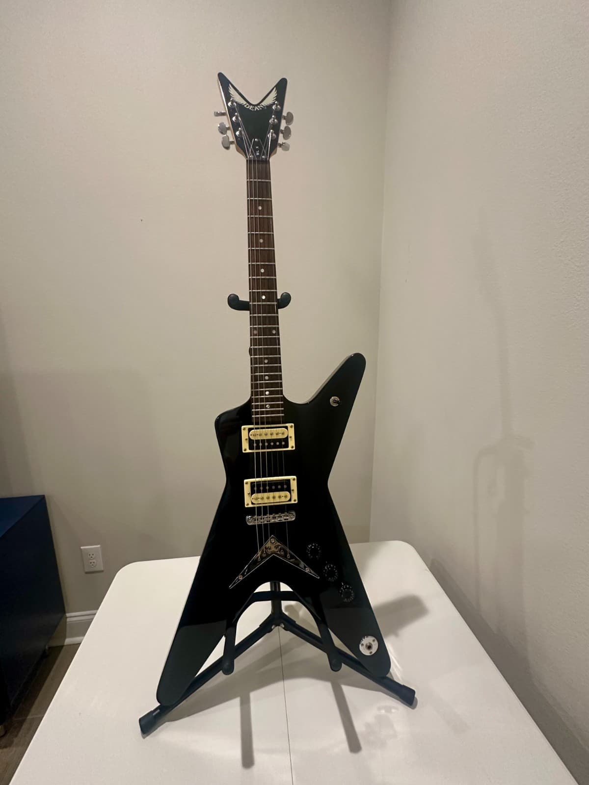 Dean ML Dimebag Darrell Electric Guitar - Black - Great Condition