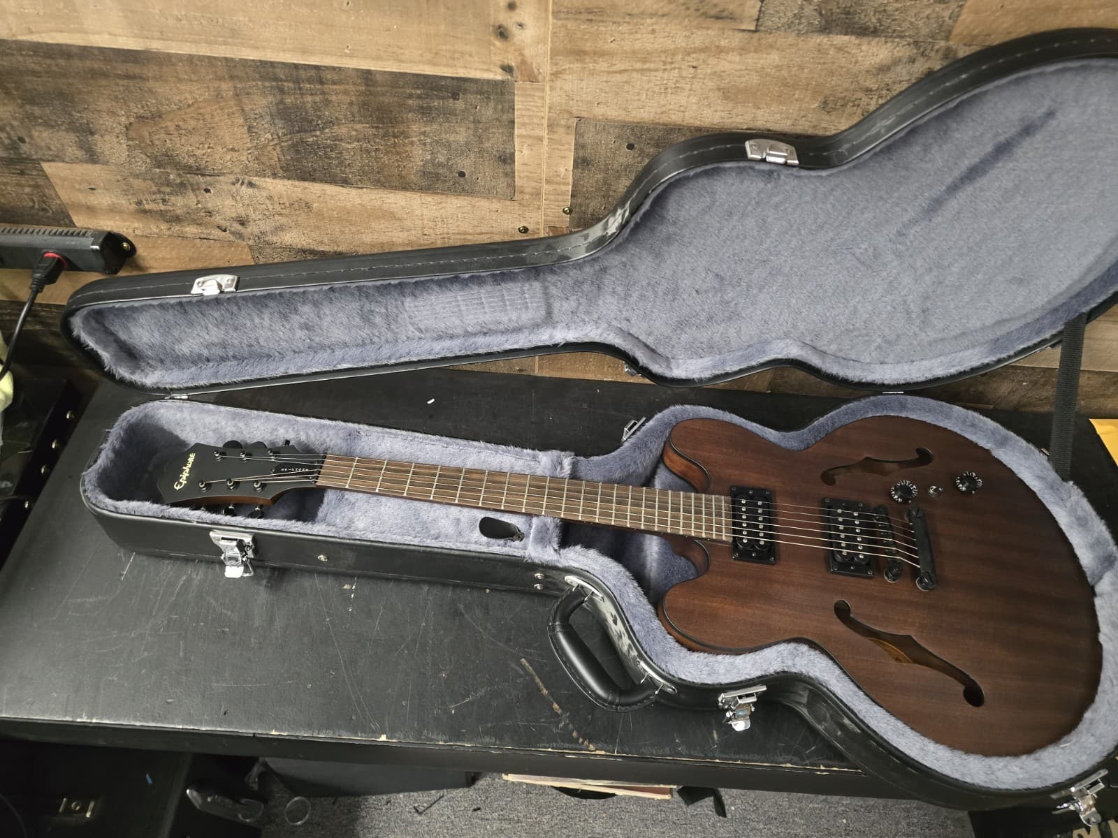 Epiphone Dot Studio WB Semi Hollow Body Guitar W/ Case