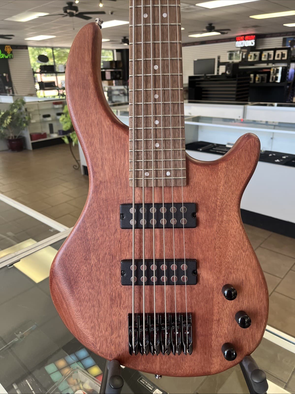 Dean Edge 1 Six String Bass Guitar With Case