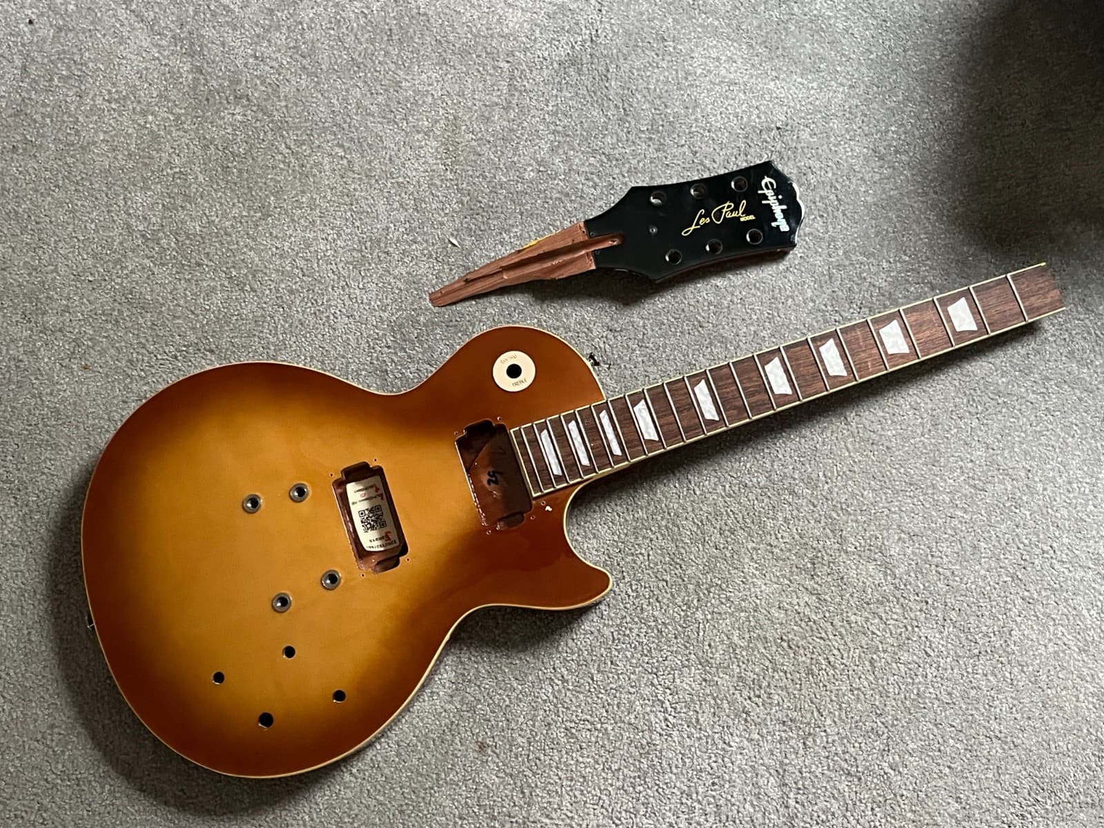 Epiphone LP Classic Sunburst guitar BROKEN