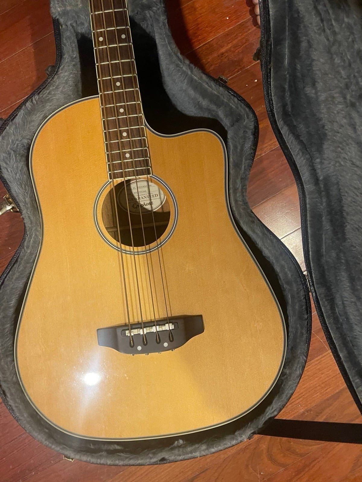 RARE 2000 Epiphone El Segundo Electric 4 string bass guitar w/ tkl hard case