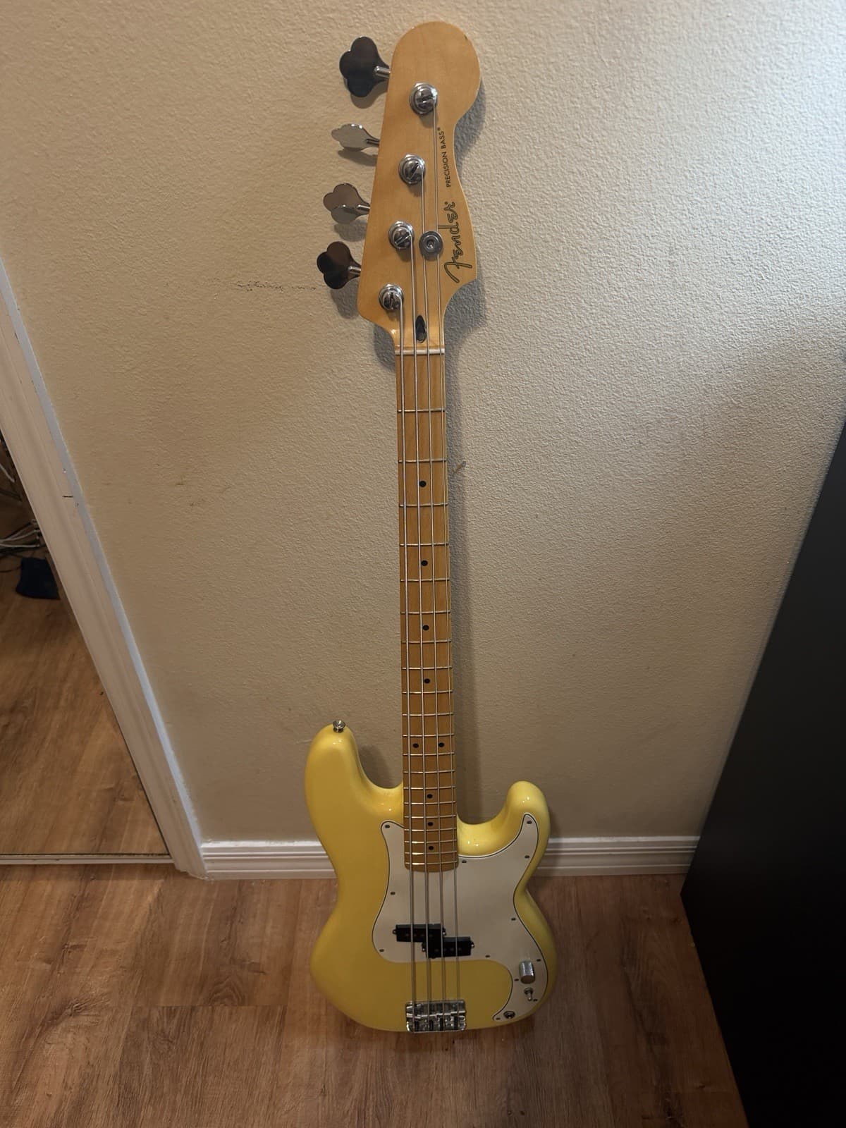 2023 Fender Player Series Precision Bass Butter Cream.