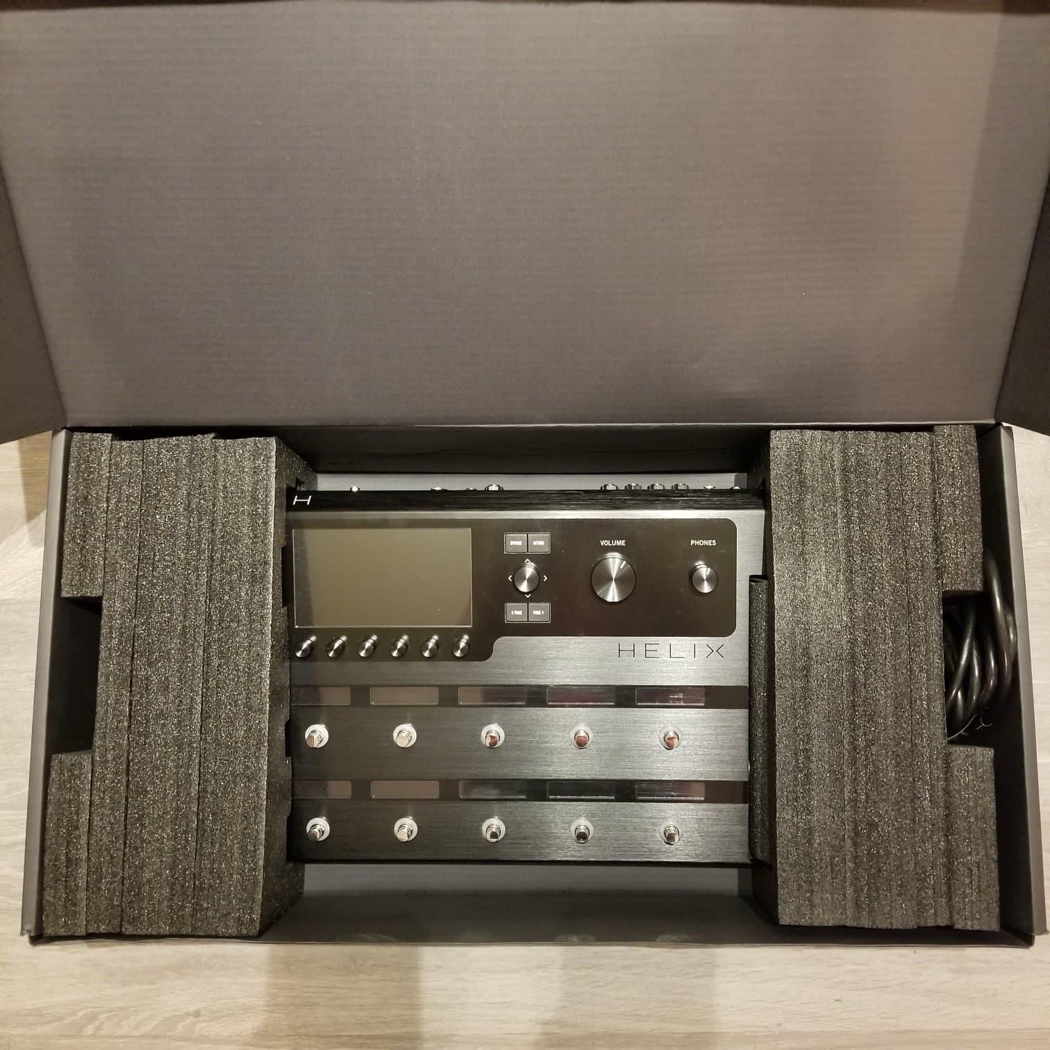 Line 6 Helix Floor Flagship Guitar Processor - Excellent Condition, Rarely Used