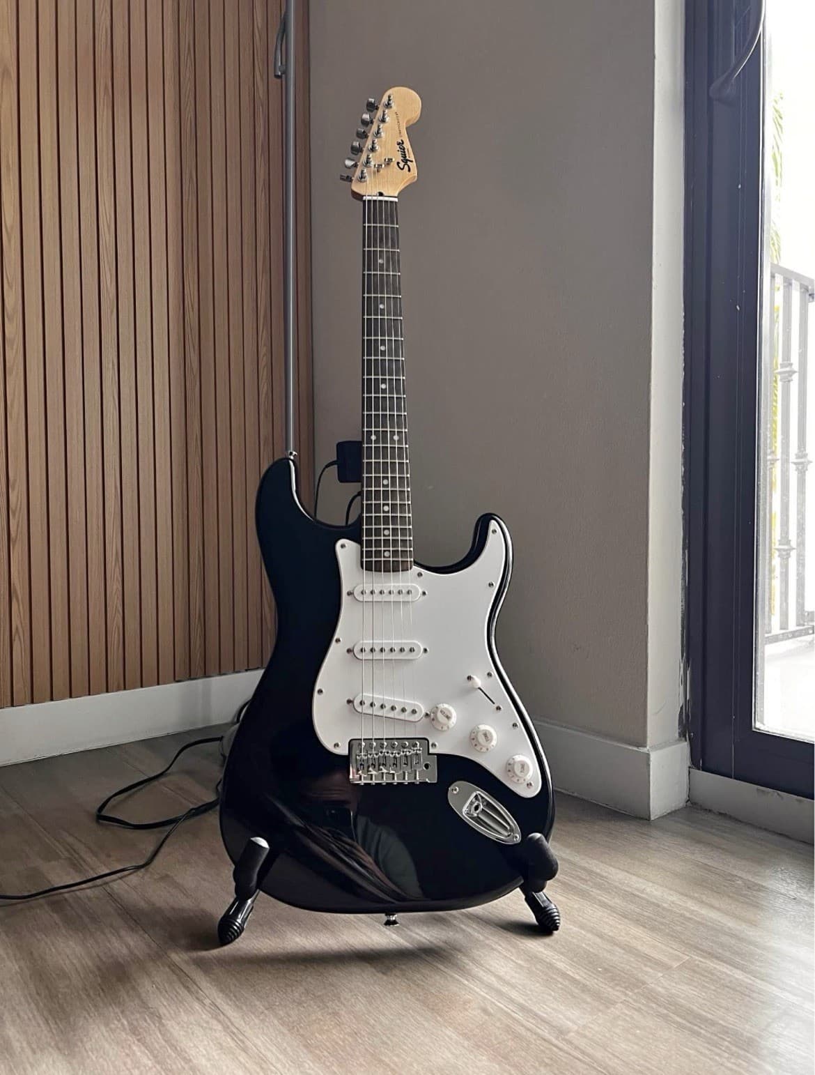 Stratocaster Electric Guitar Black White Pickguard 6-String Right-Handed