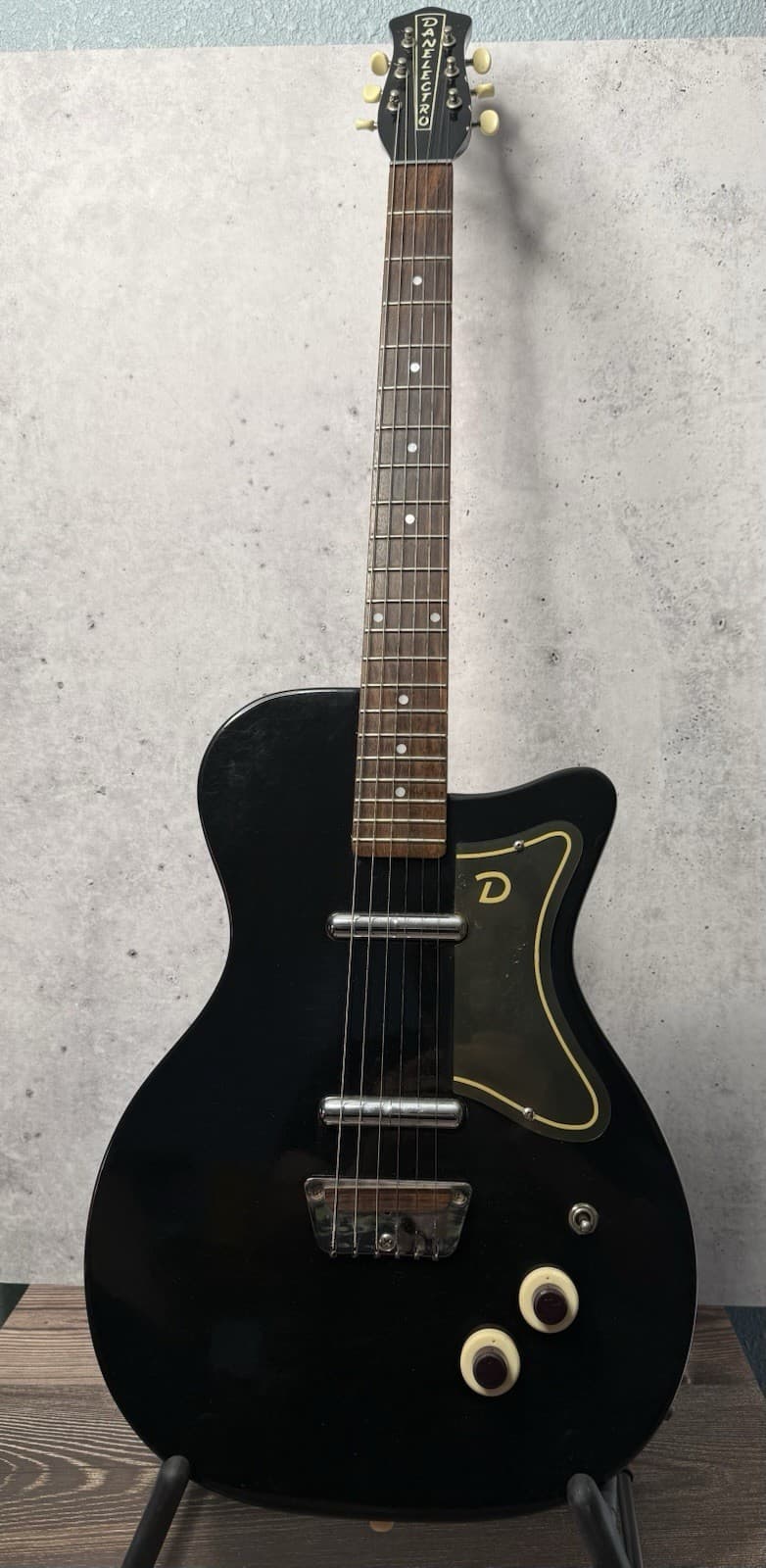 1998 Danelectro '56 U2 Reissue - MIK Korea - Stacked Knobs Spec 1