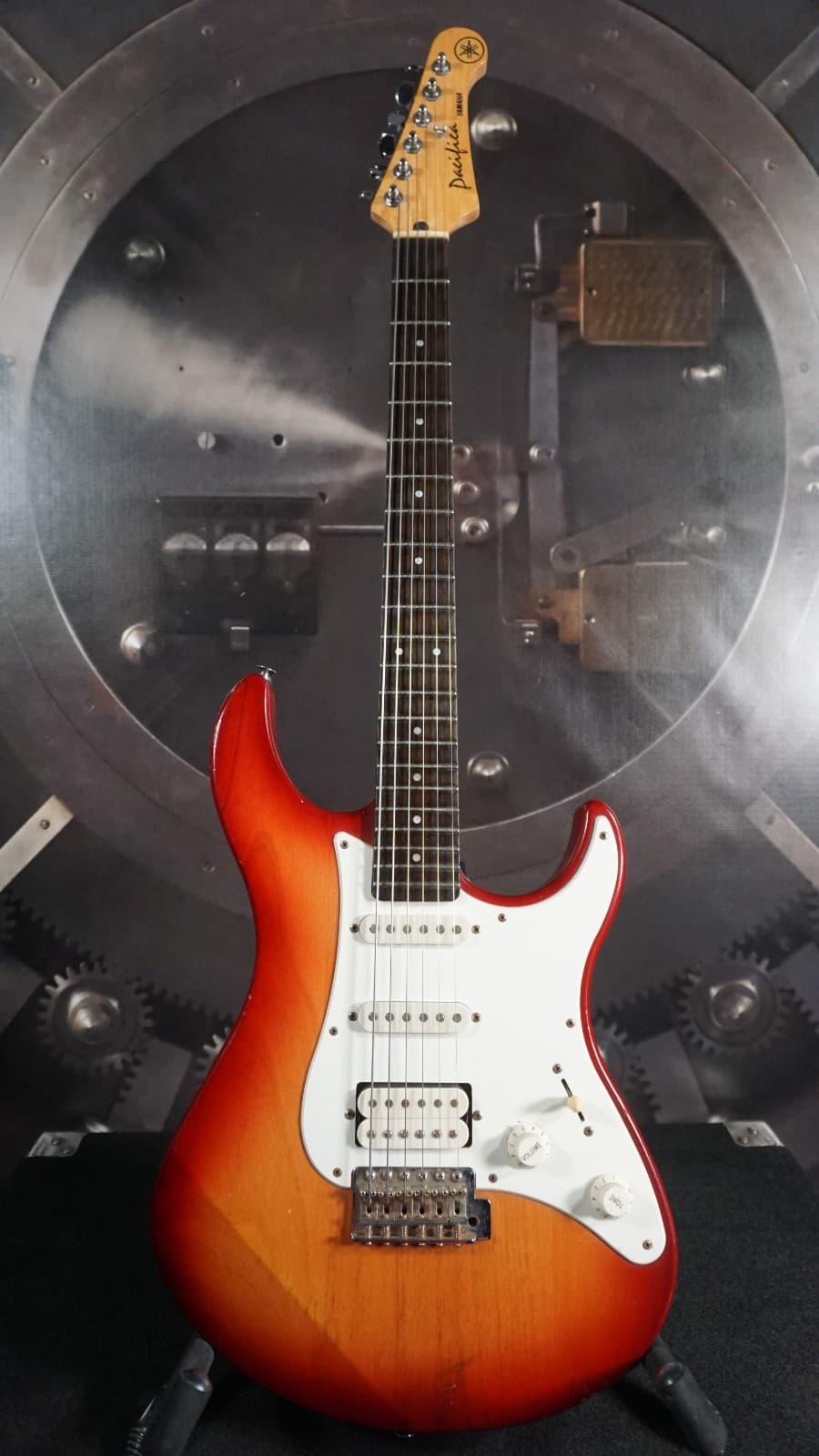 Yamaha Pacifica 112 Electric Guitar Sunburst HSS – 90s Model