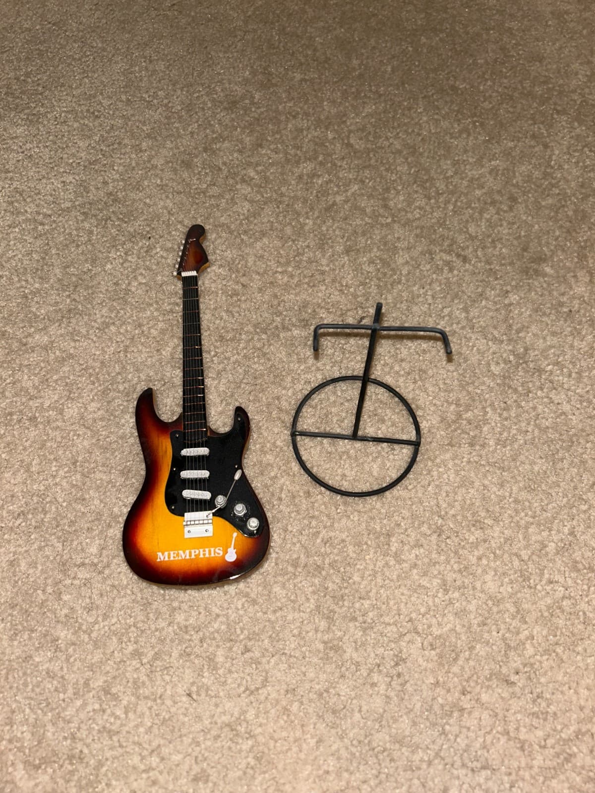Minaiture Memphis Gibson Guitar Electric Guitar Collectible with Stand