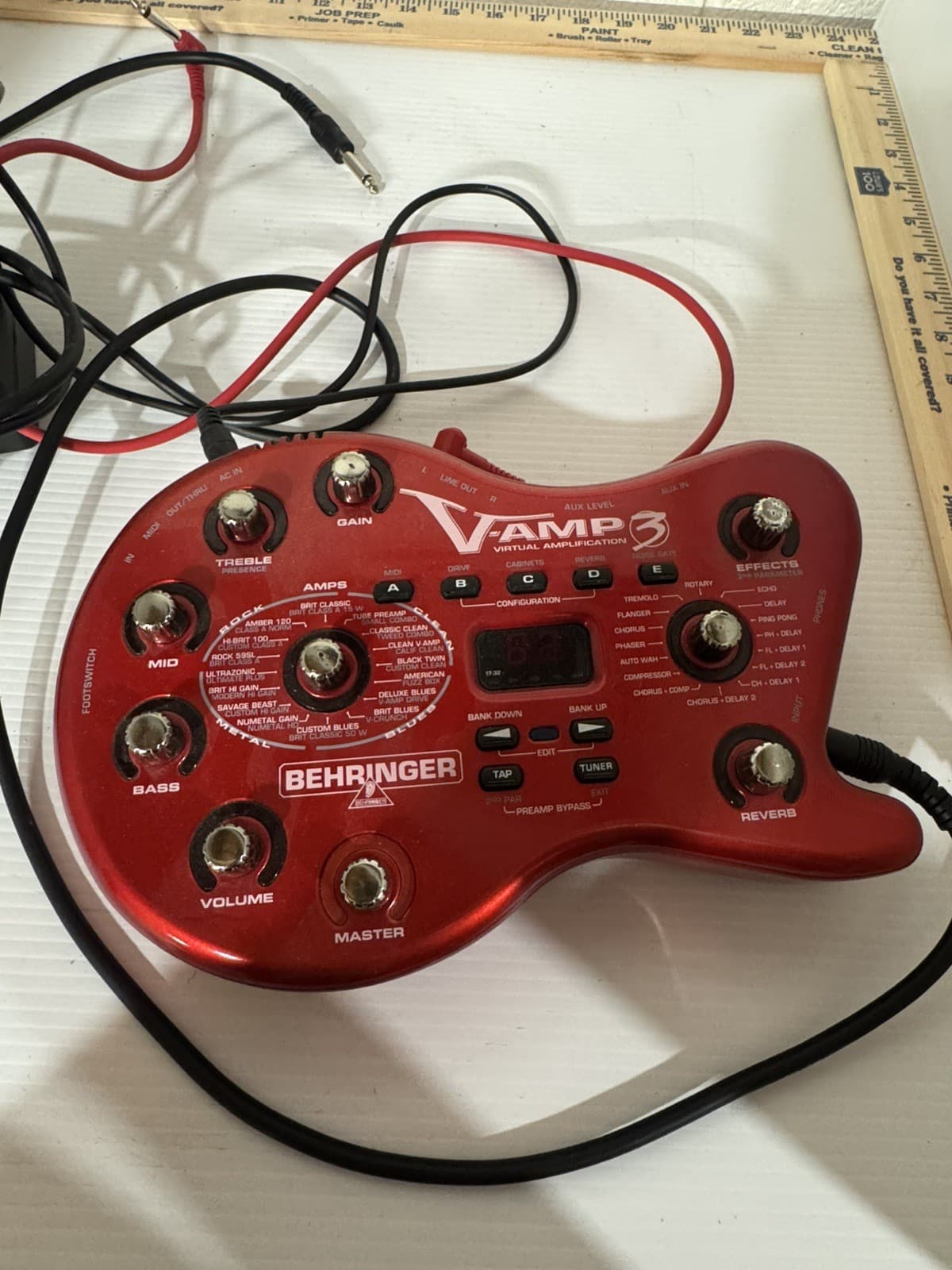 Behringer V-Amp 3 Guitar Amp Modeler Multi-Effects Processor w/ Power Supply