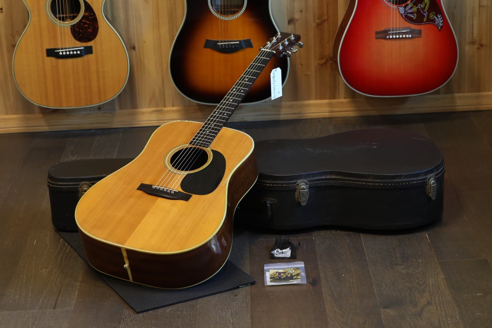 1971 Martin D-28 Dreadnought Acoustic Guitar Natural + HSC