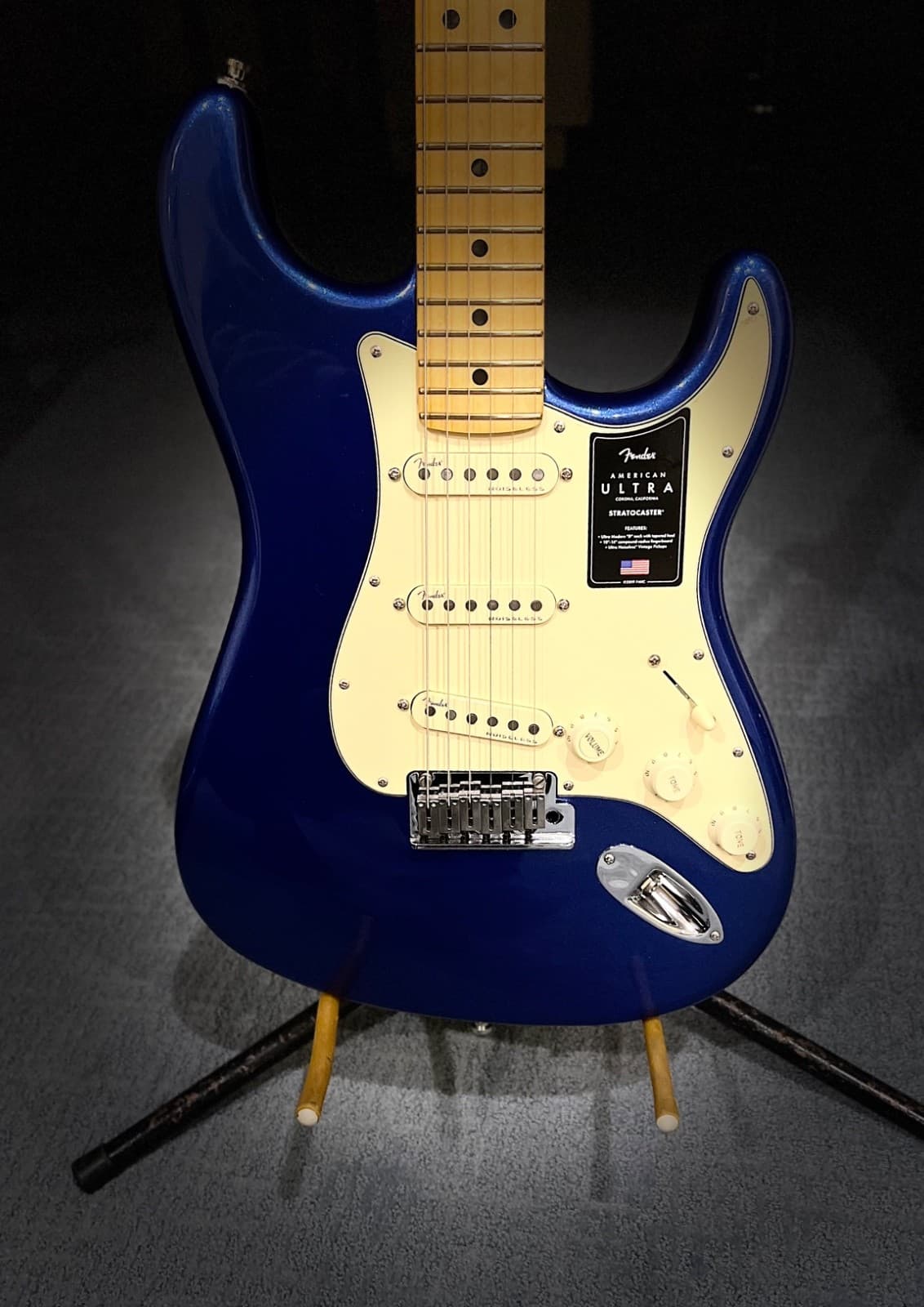 Fender American Ultra Stratocaster - Cobra Blue- MINT!!!