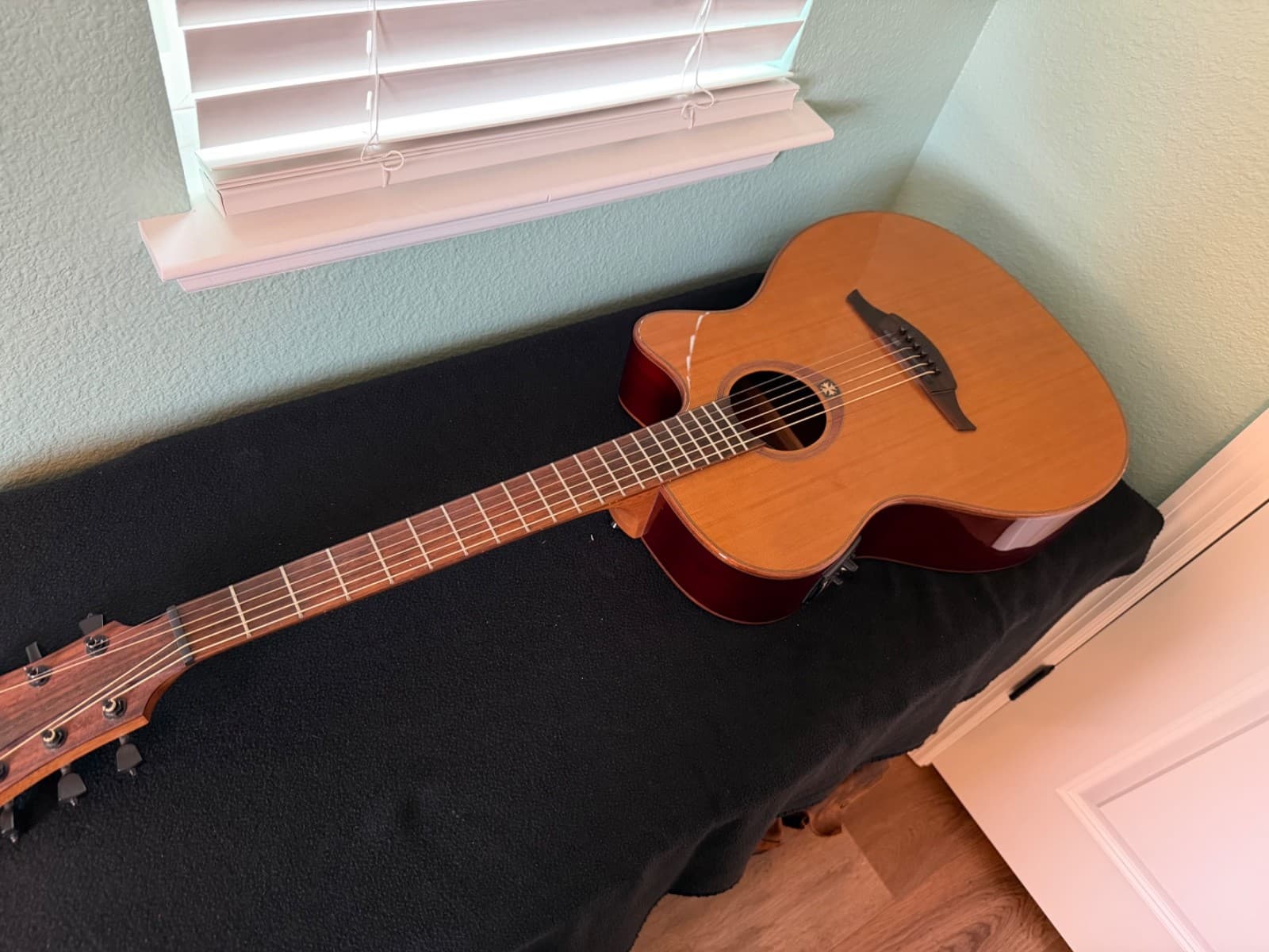 LAG T100ACE Acoustic Electric Guitar w/Case