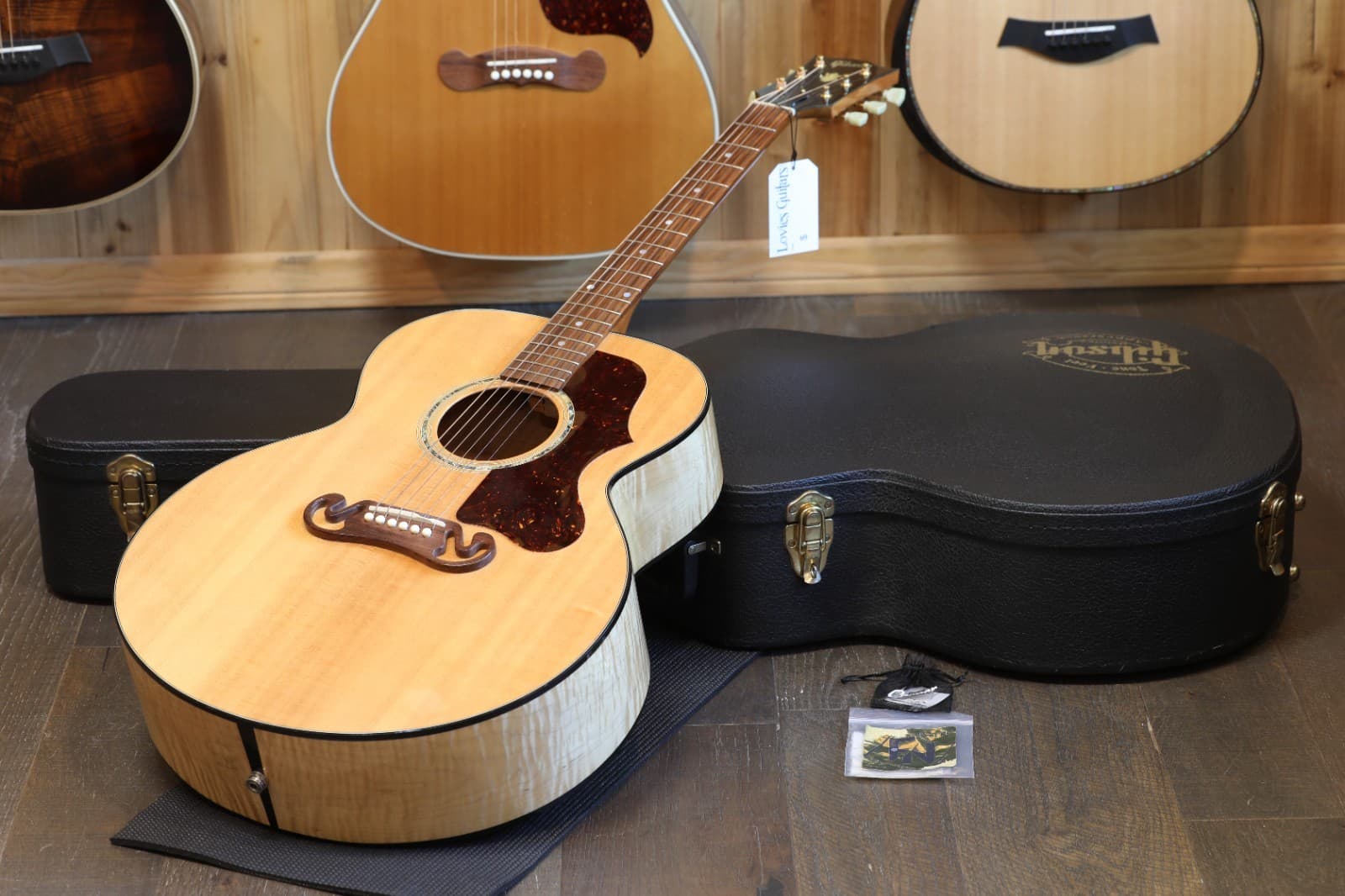 Case Queen! 2001 Gibson J-100 Xtra Jumbo Acoustic Guitar Antique Natural + OHSC