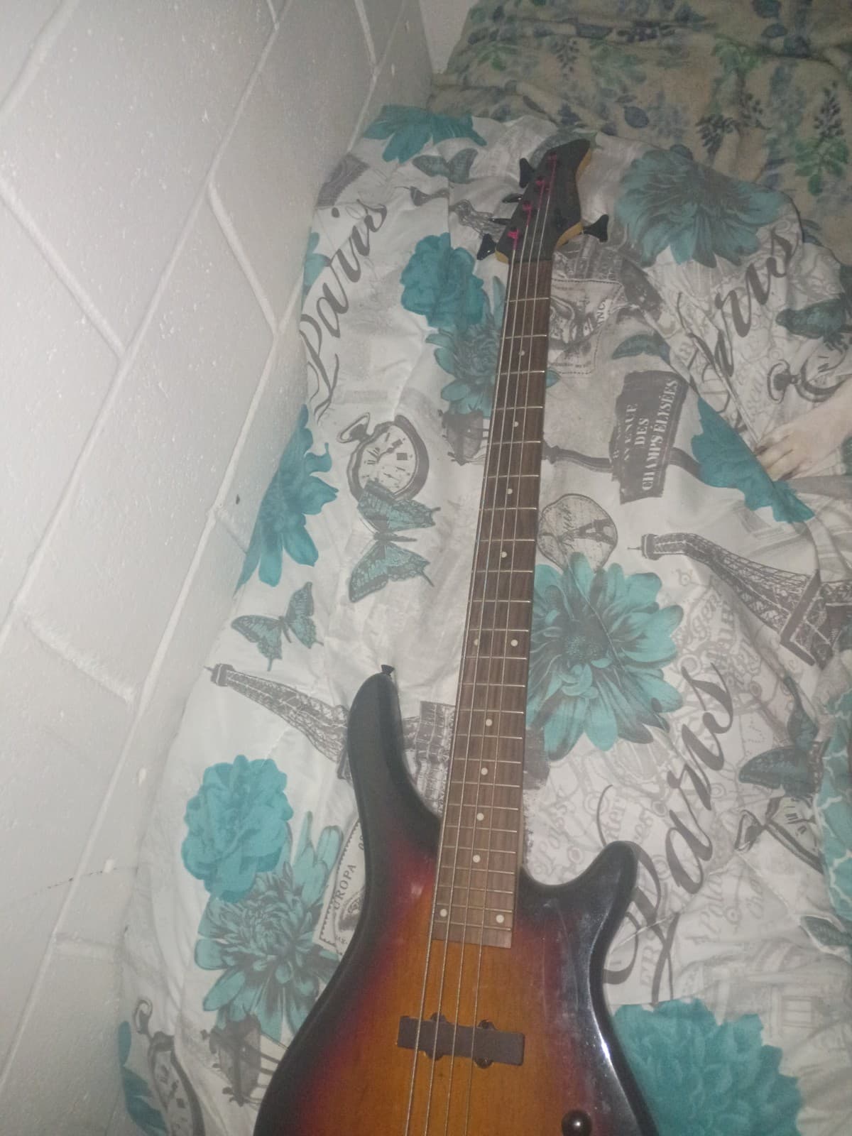 New York Pro Bass Guitar Black with Strap