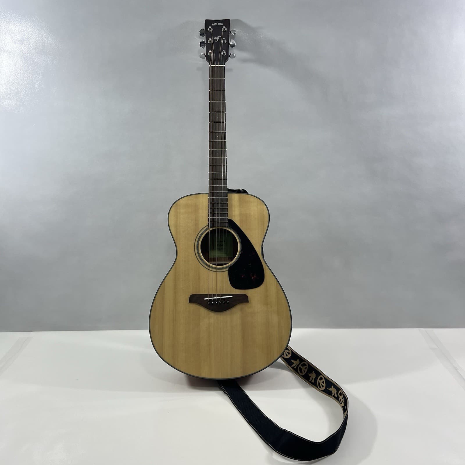 Yamaha FS800 Acoustic Guitar With Soft Case