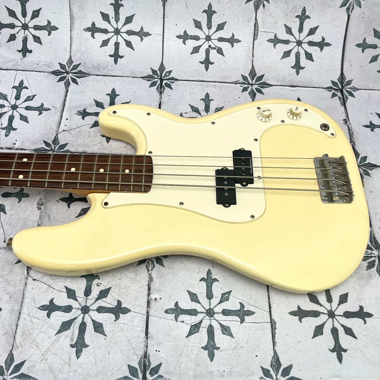 Fender Player Precision Bass • Buttercream • 1994 • 8.25 lb #12980