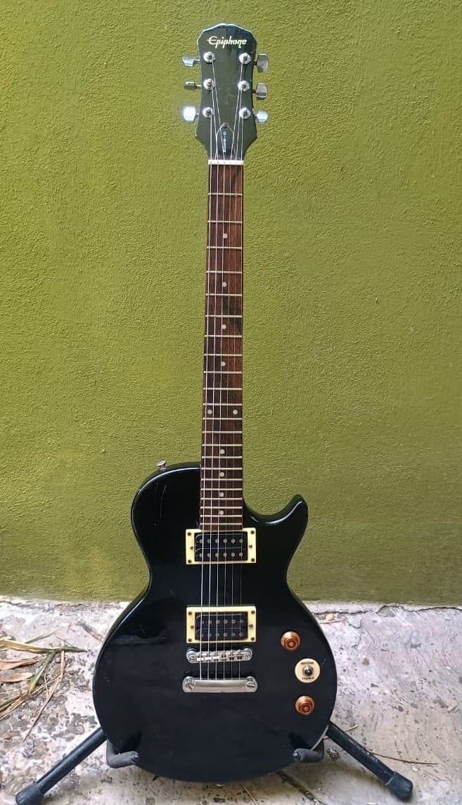 Epiphone by Gibson Les Paul Jr. in black finish