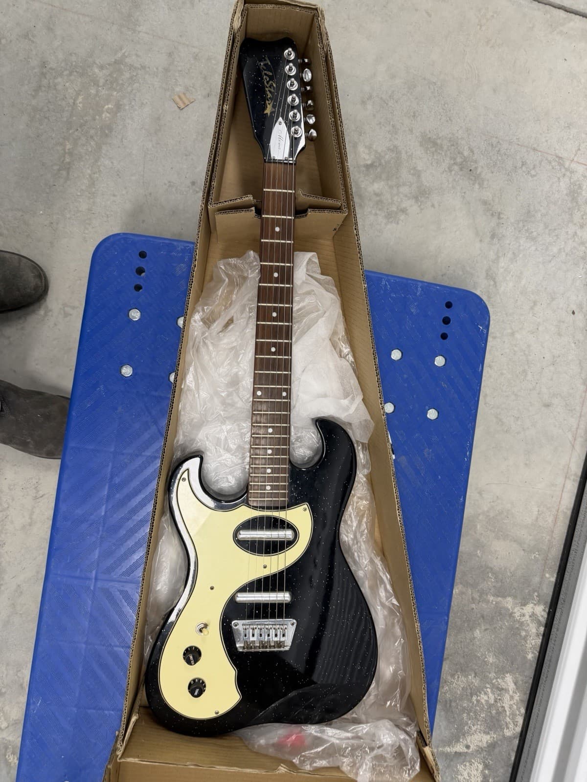 Left-Handed_Telestar Mona 1990’s Electric Guitar_Lefty
