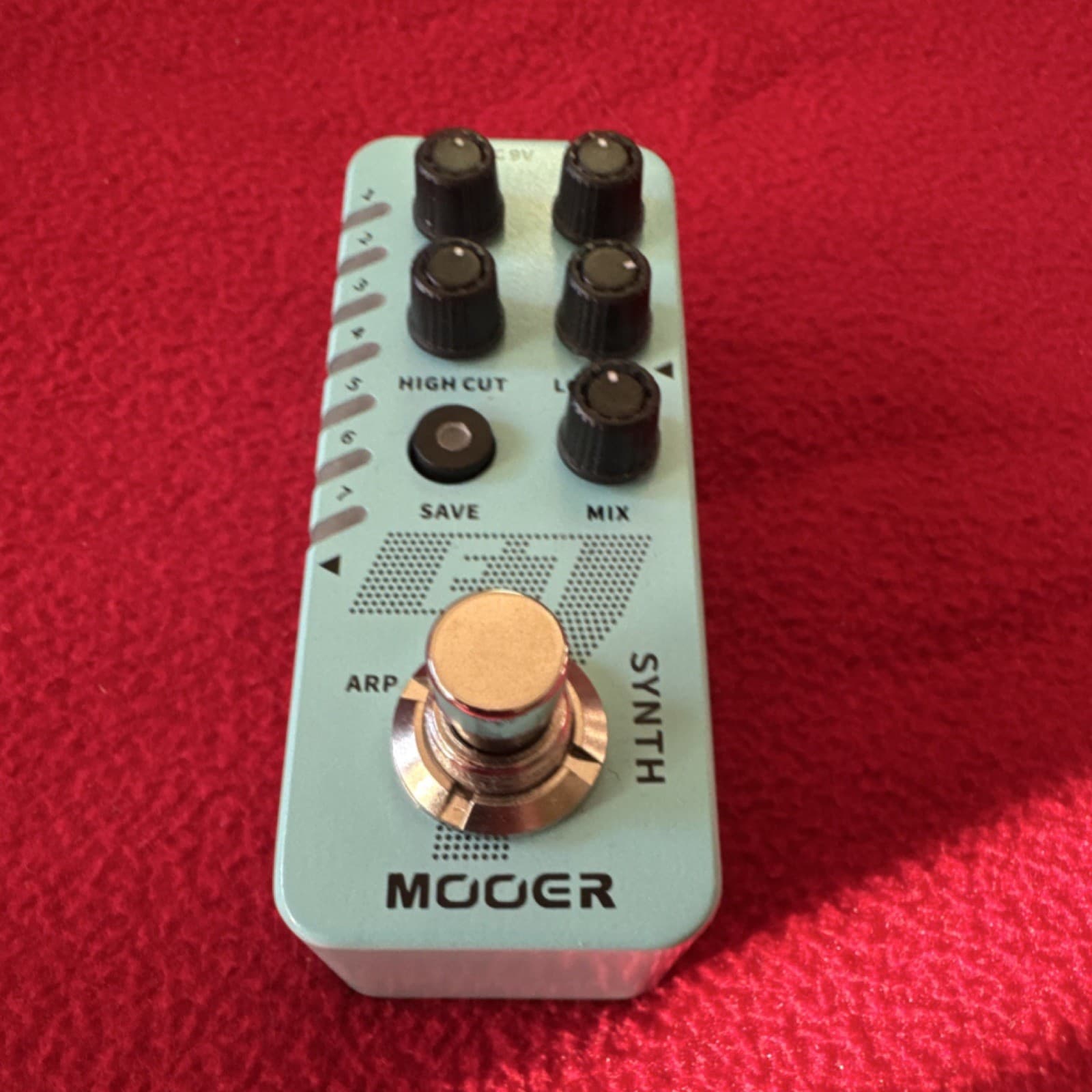 MOOER E7 Synth Guitar Synthesizer Effects Pedal for Electric Guitar Players