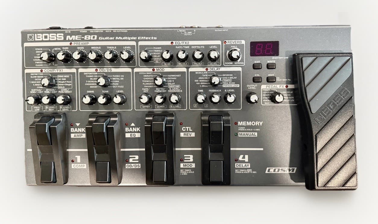 BOSS ME-80 Guitar Multiple Effects Pedal w/power adapter