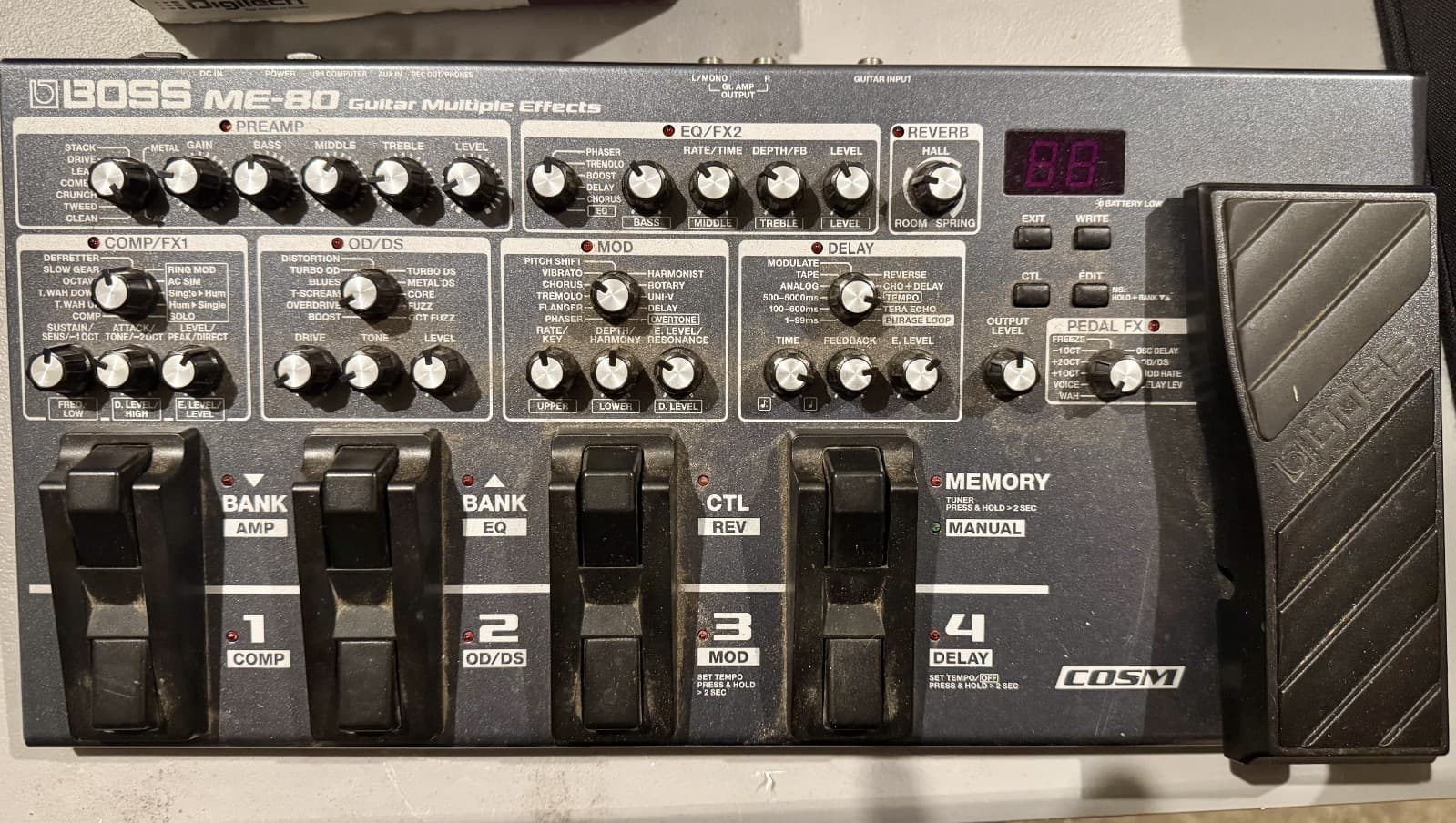 Boss ME-80 Guitar Multi-Effects Pedal P-30587 + Soft Case