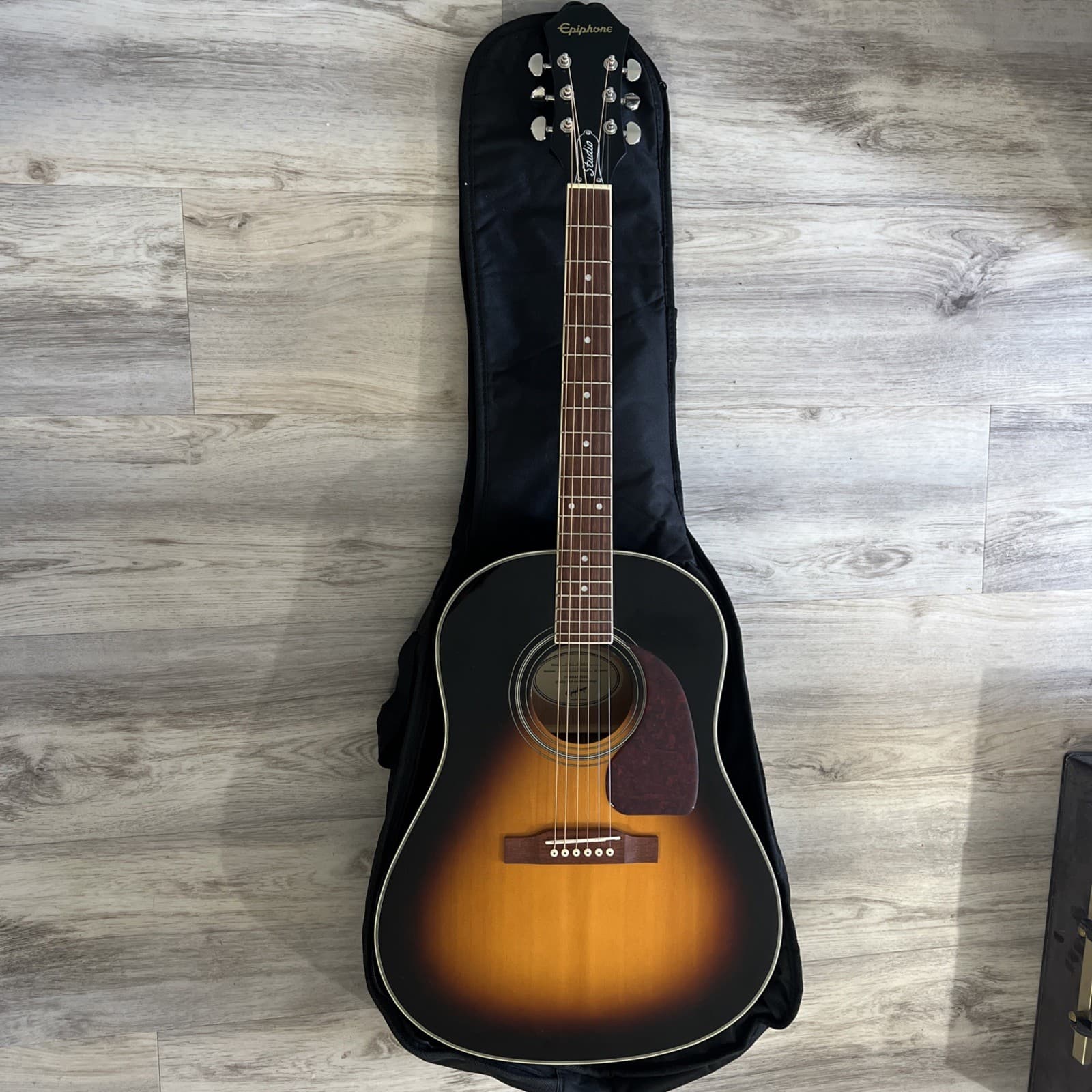 Epiphone J-45 Studio Acoustic Guitar Sun Burst With Soft Case