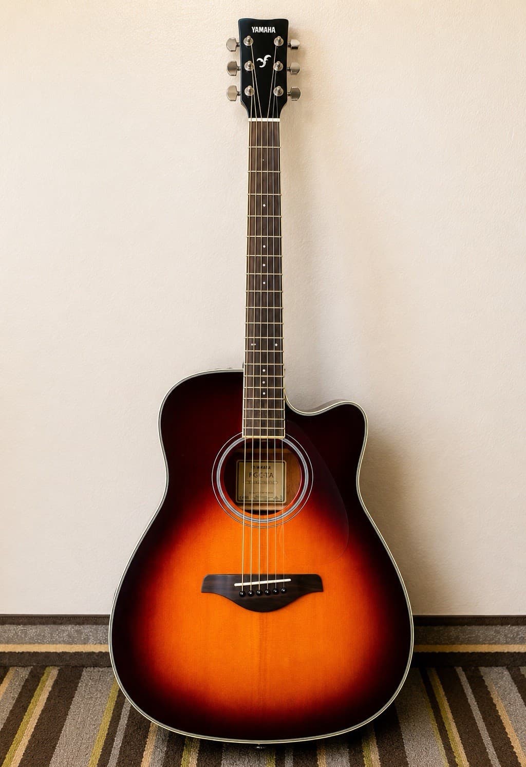 Yamaha FGC-TA TransAcoustic 6-String Cutaway Dreadnought Sunburst w/ Gig Bag