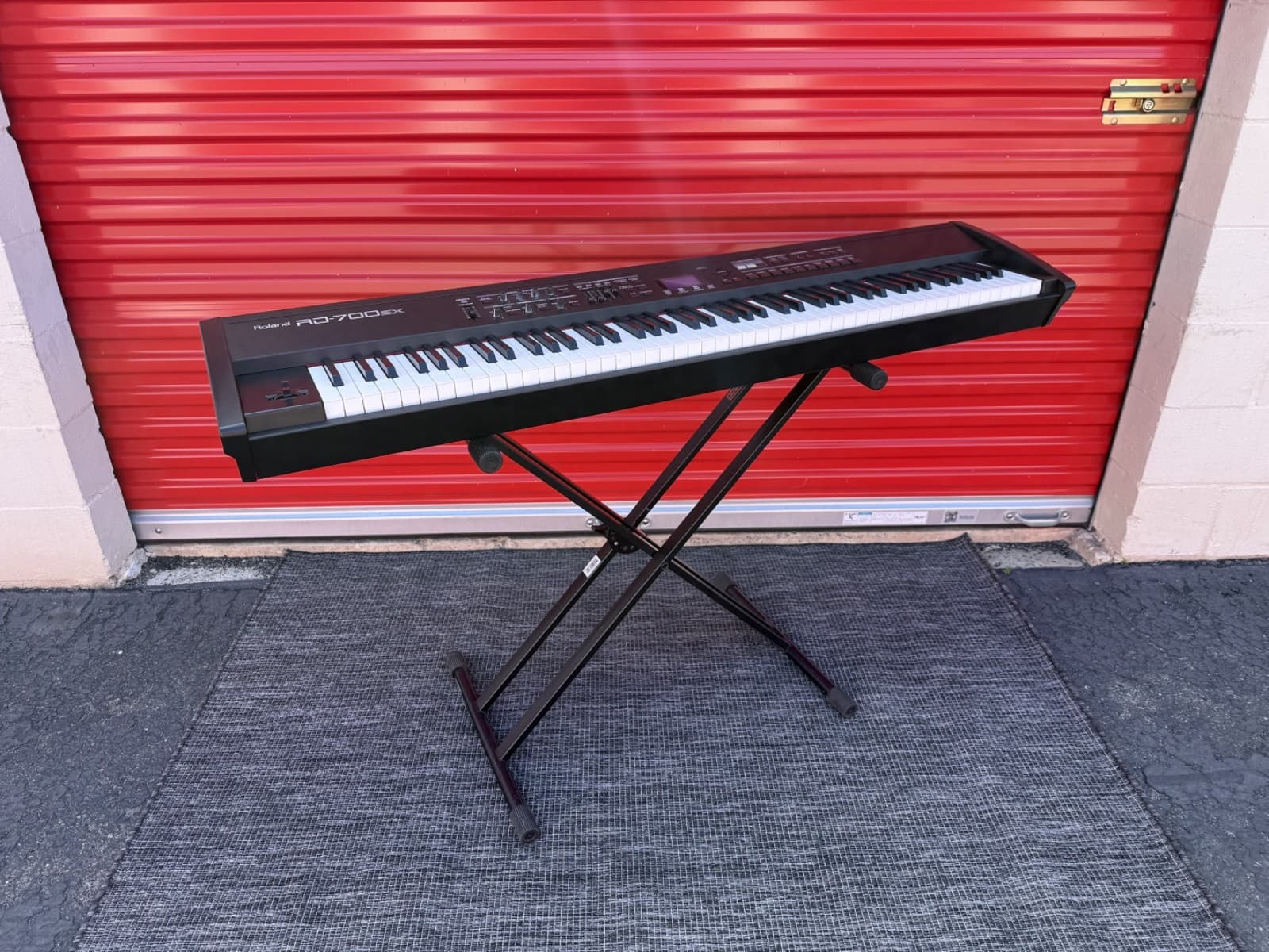 Roland RD700SX 88 Key Keyboard Synthesizer Piano