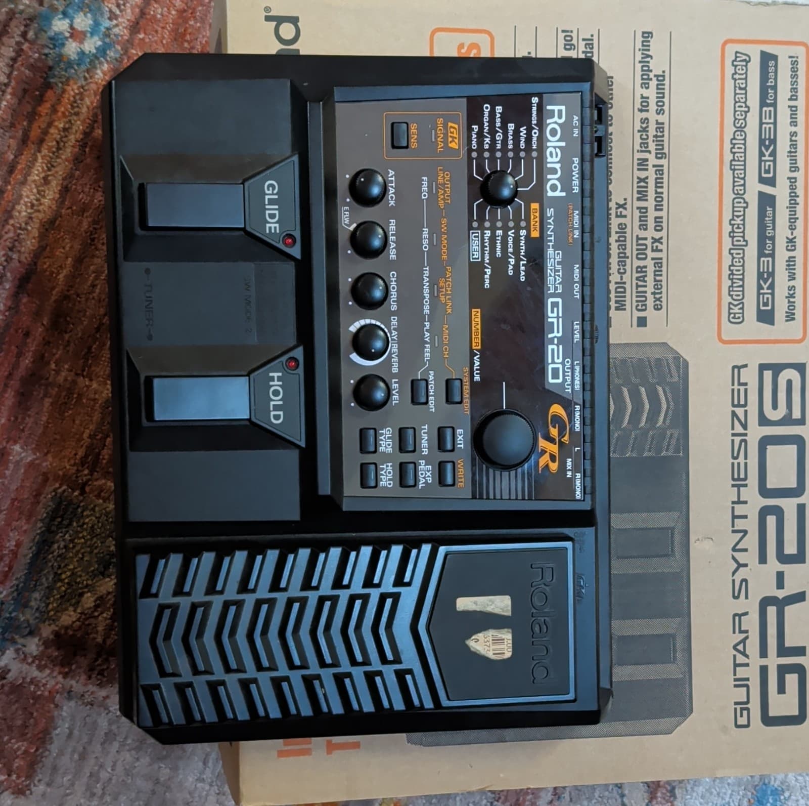 Roland GR-20S Digital Guitar Synthesizer Processor for Electric & Bass Guitar