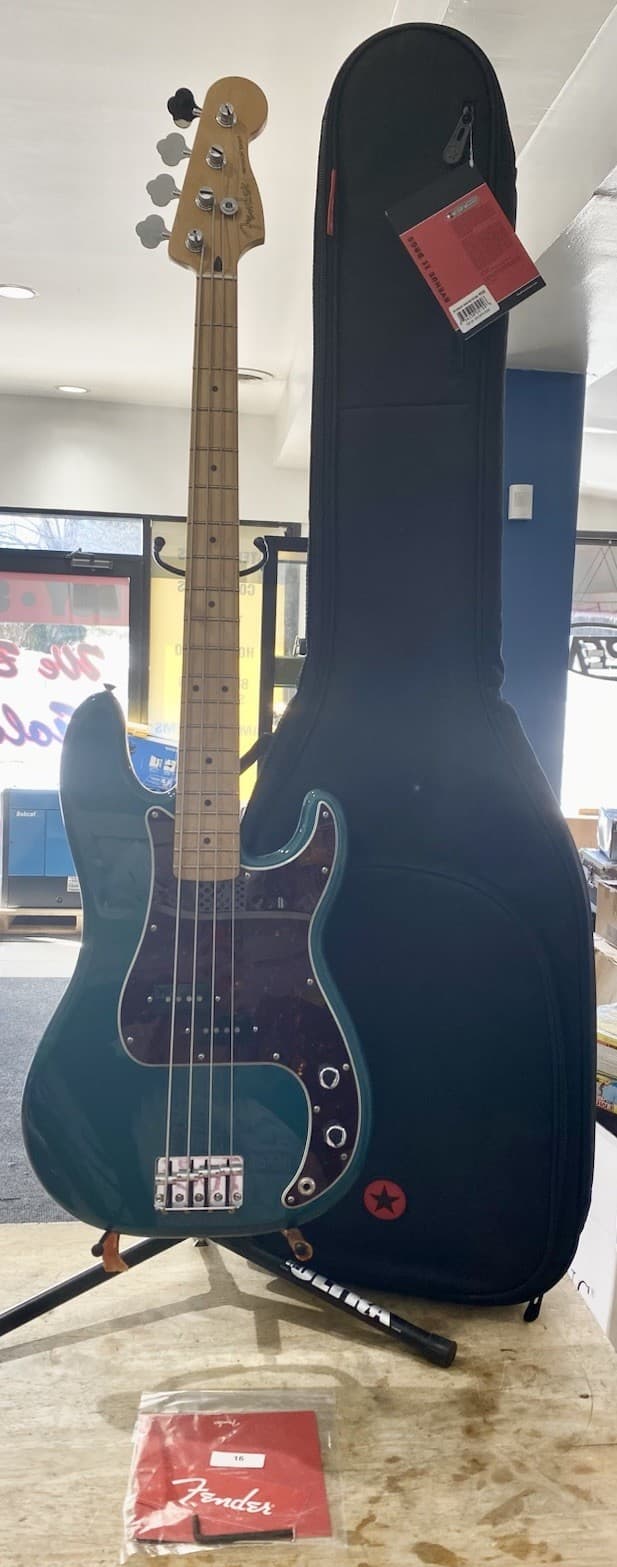 Fender Precision Bass Electric Bass Guitar - Ocean Turquiose W/ Case