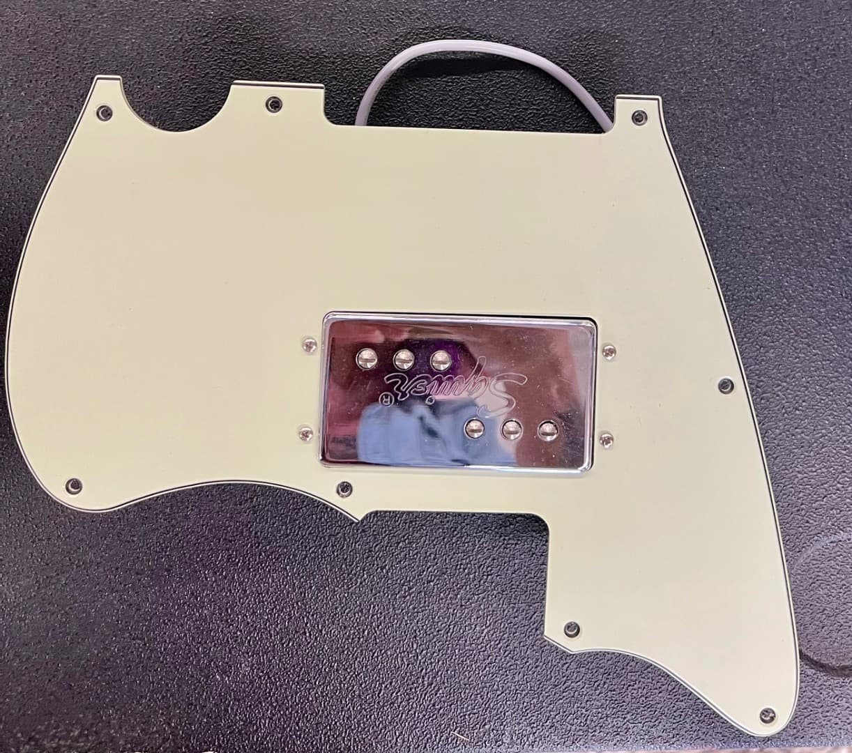 Squier by Fender Telecaster Custom Loaded pickguard with Humbucking pickup