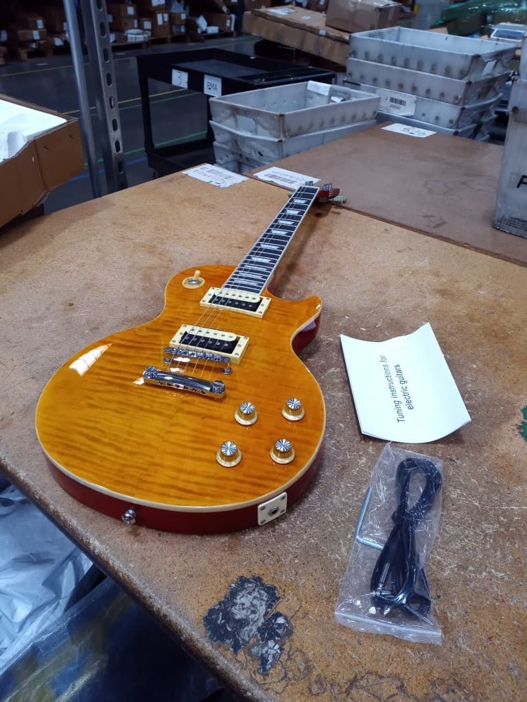 Used guitar Slash lp Electric Guitar A slightly flawed finish of the paint