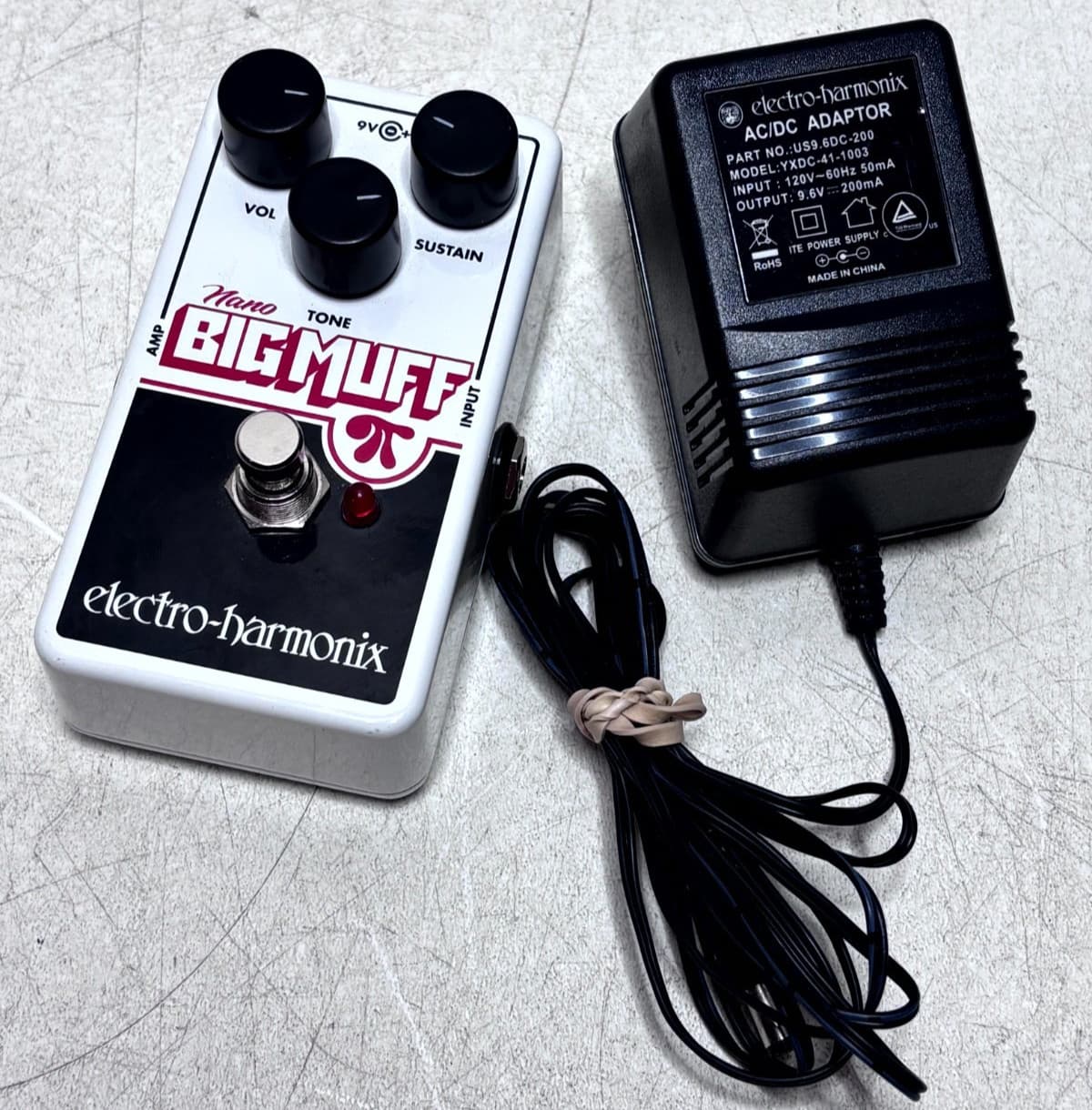 Electro Harmonix Nano Big Muff Pi Fuzz Guitar Effects Pedal w Power Supply