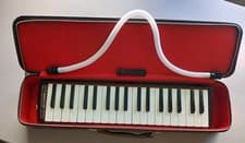 VINTAGE  SUZUKI   M-36   MELODION    $40  +  shipping    VERY GOOD CONDITION