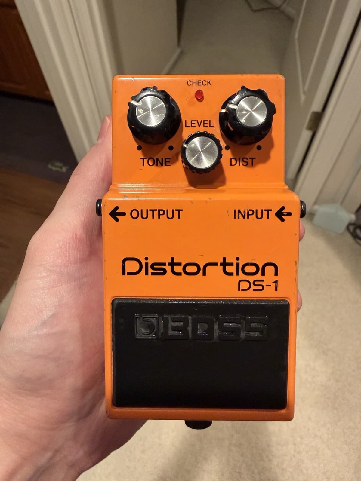 Boss DS-1 Analog Distortion Guitar Effects Pedal for Electric Guitar