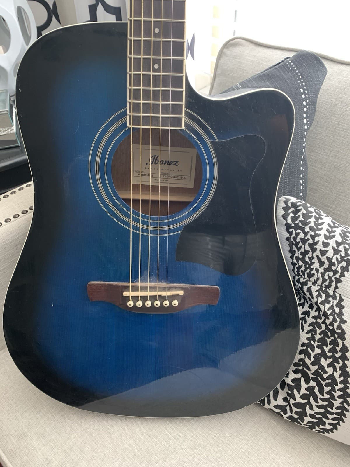 Ibanez electric guitar-v70ce-tbs dreadnought -for parts or repairs only.