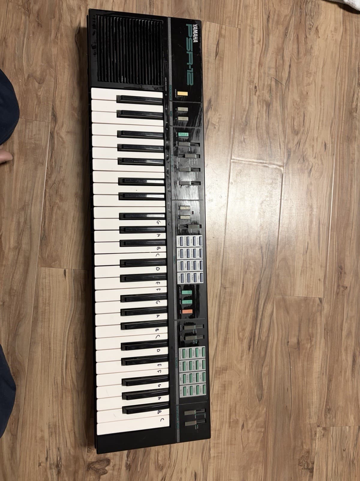 Vintage Yamaha PSR-12 49 Key Keyboard Synthesizer Electric Piano w Power Supply