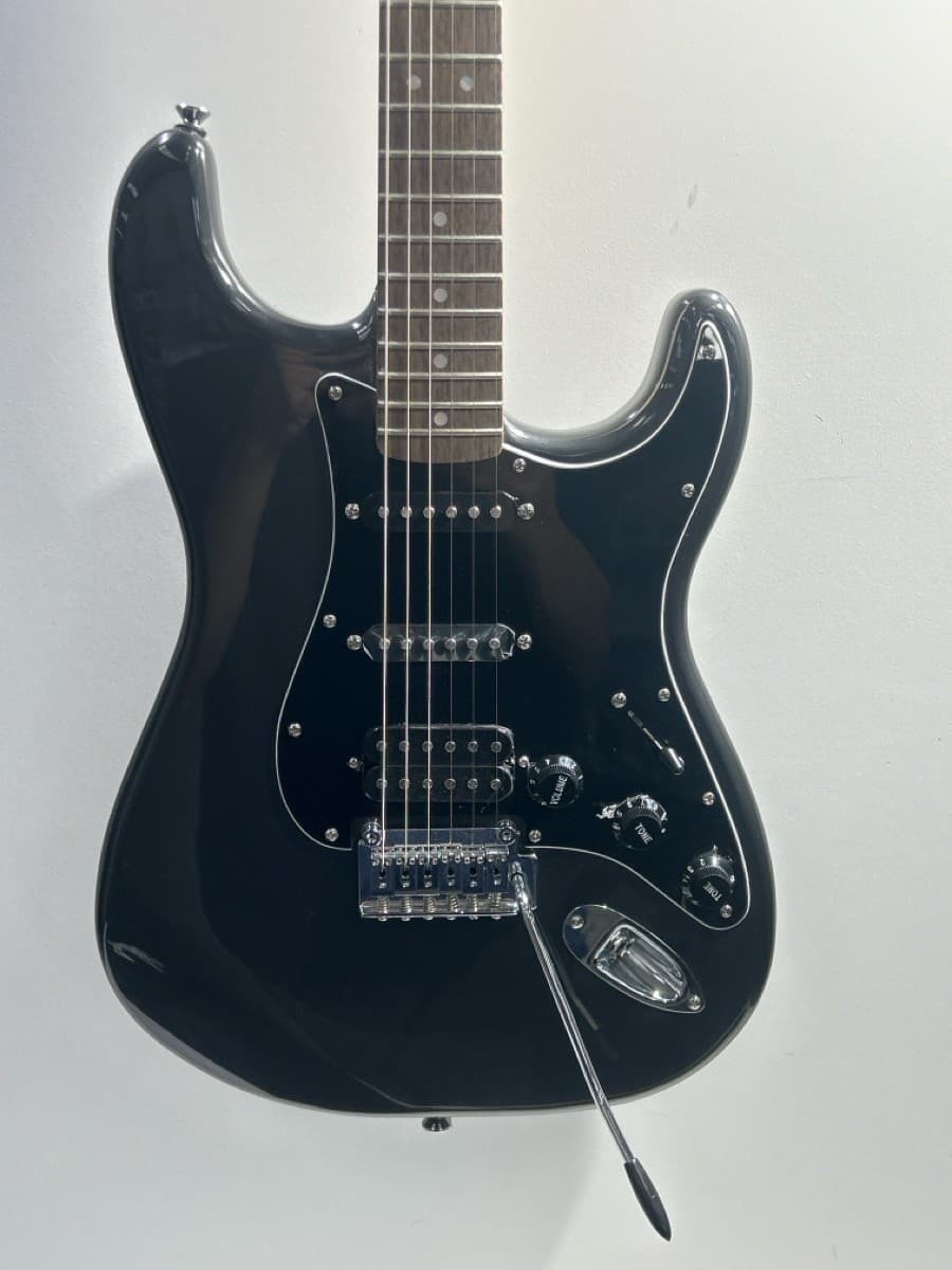SQUIER BY FENDER STRATOCASTER (INDONESIA) (P11032511)