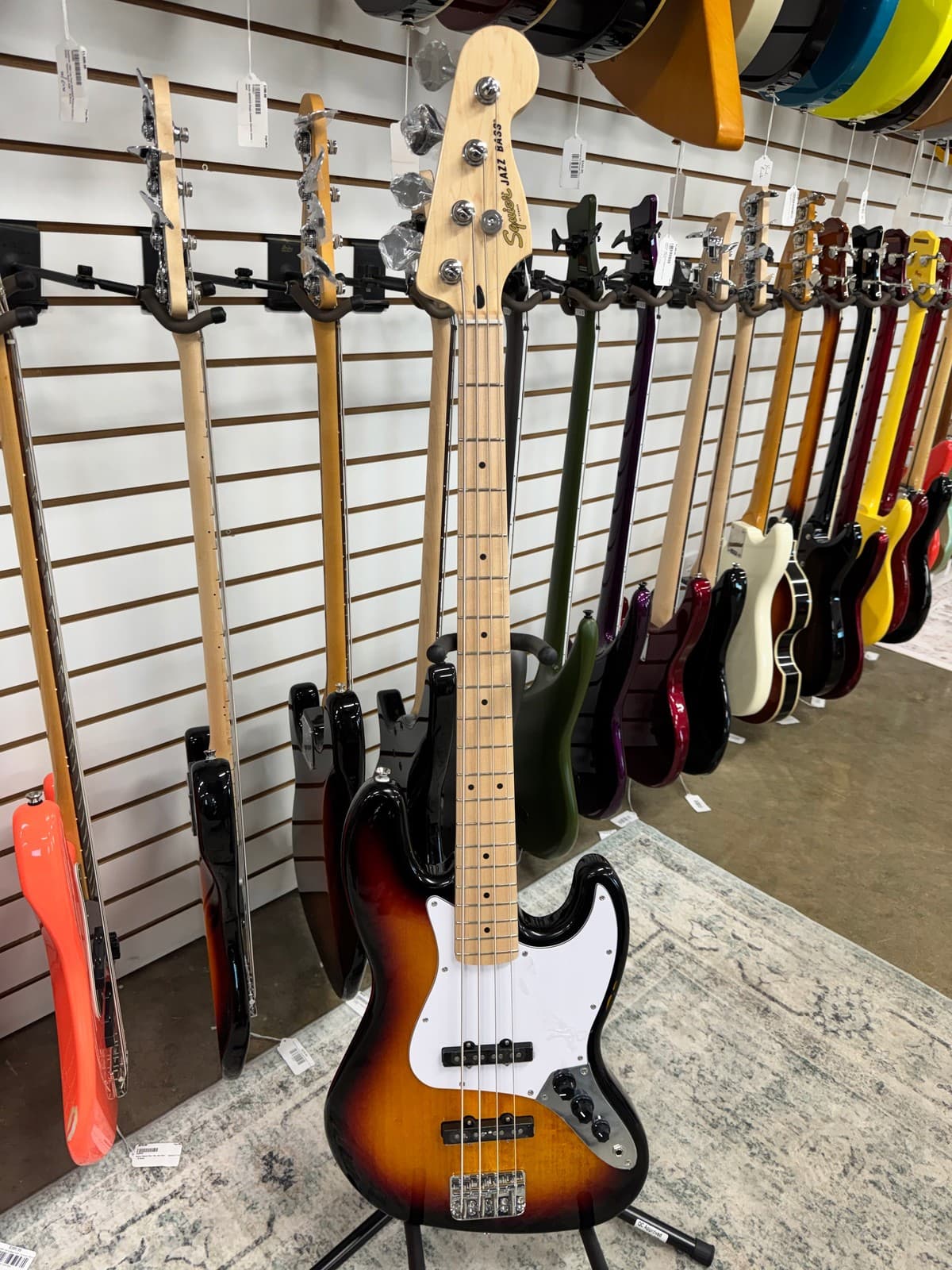 Squier Affinity Jazz Bass with Maple Fretboard - 3-Color Sunburst