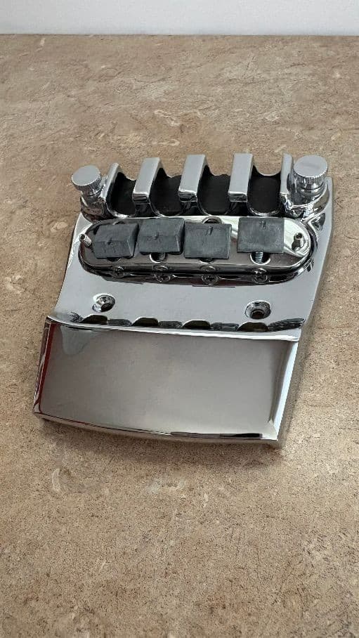 RICKENBACKER 4001/4003 BASS TAILPIECE/BRIDGE ASSEMBLY